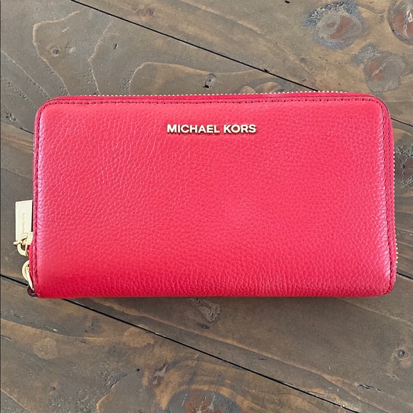 Michael Kors Red Wallet - Picture 1 of 4